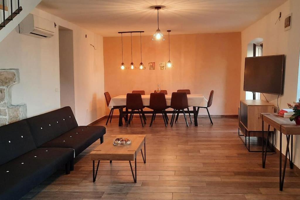 Holiday Home For 8 People, Pool + Sea View Vilanija Экстерьер фото